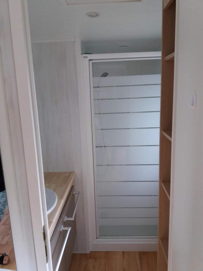 Luxueuze Stacaravan 4Pers Met Terras En Tuintje Bredene Exterior foto